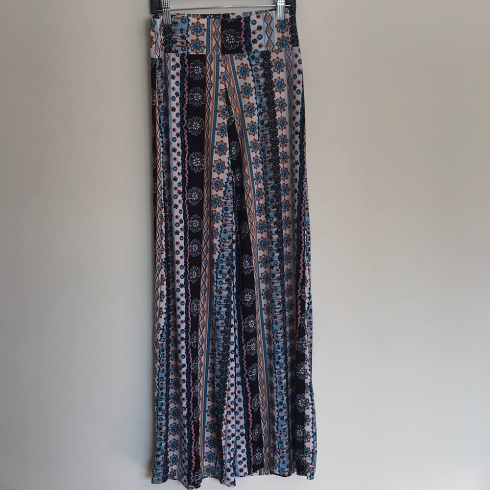 Sho Sho women wide straight leg multiple pattern Pants.